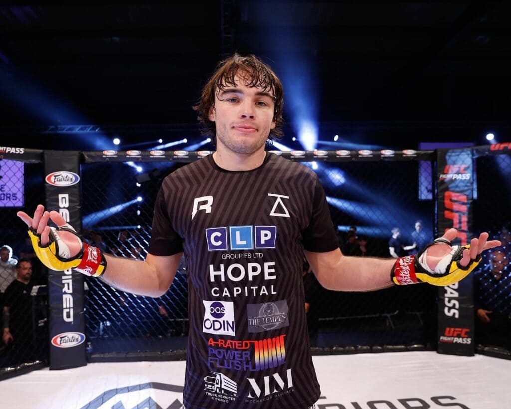 Luke Riley venció en UFC 329 y aumenta su récord hasta 140