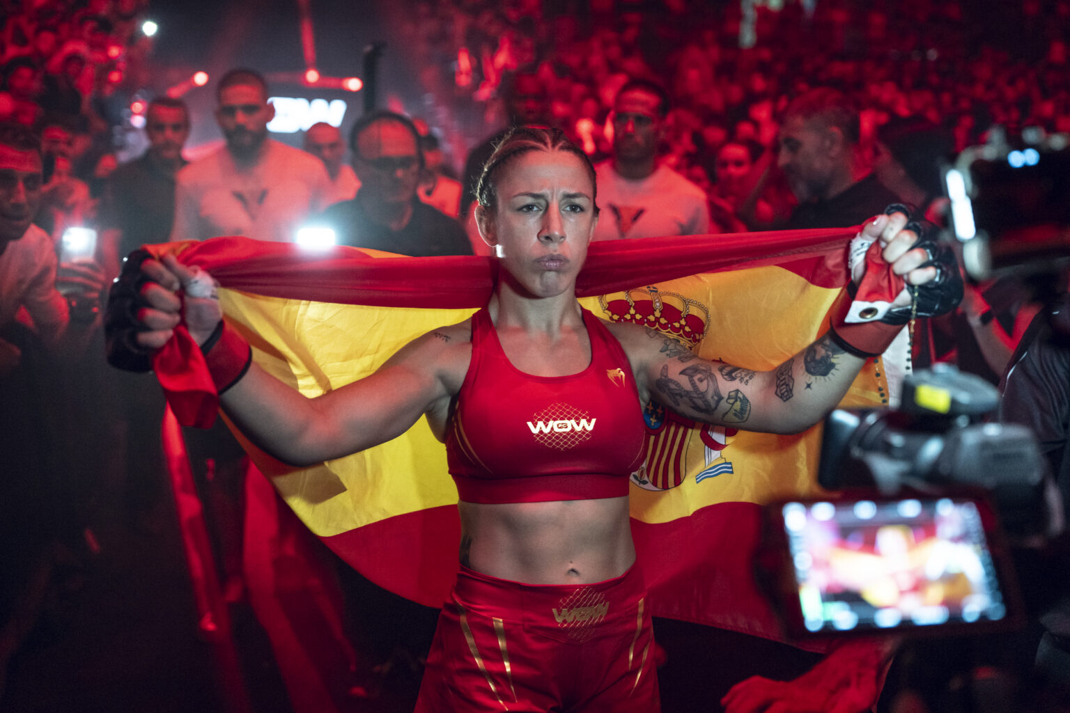 Sara Viéitez se corona como campeona del peso paja femenino de WOW FC