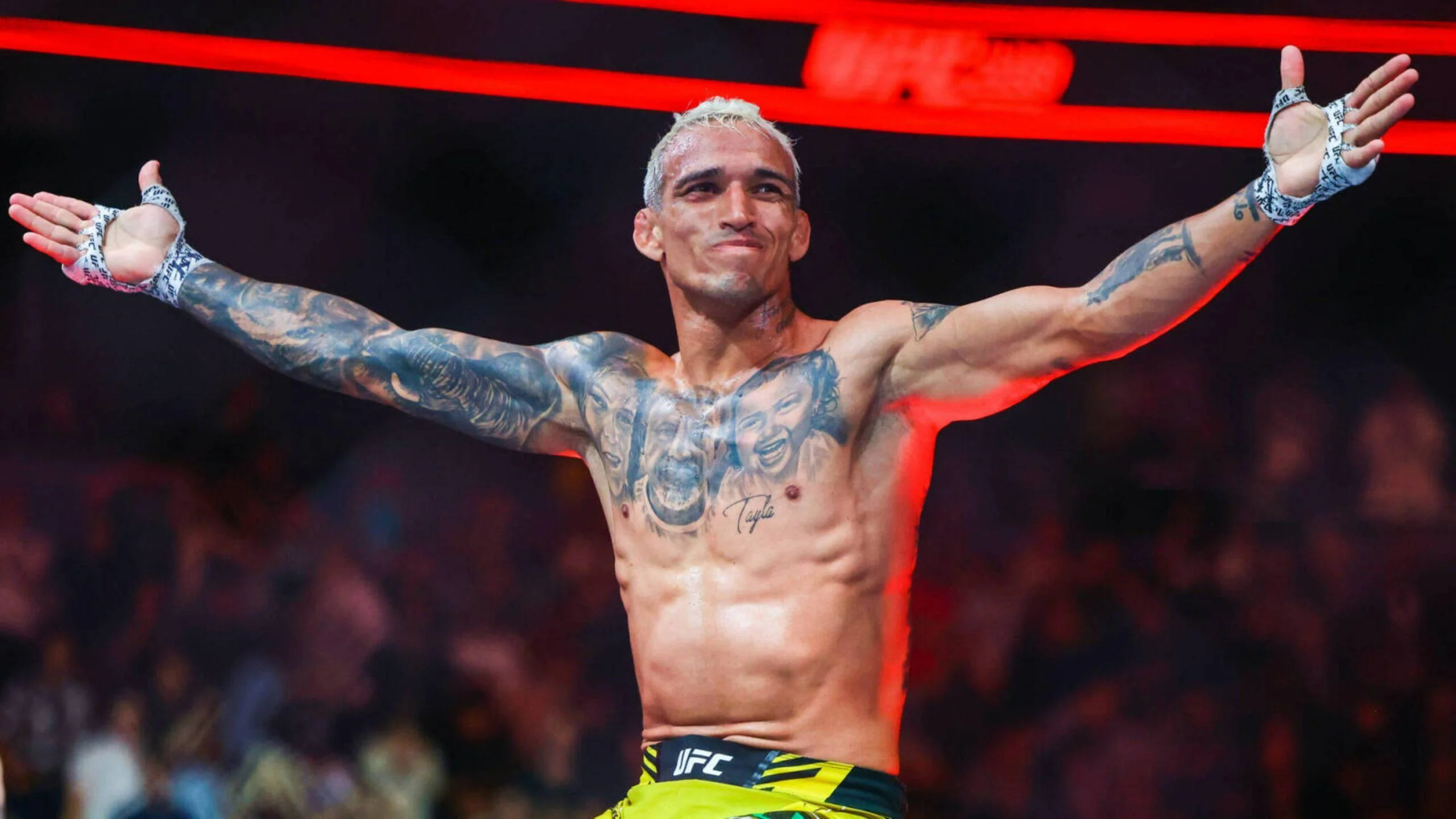 Charles Oliveira defenderá su cinturón BMF ante Diego Lopes el 12 de diciembre en la T-Mobile Arena de Las Vegas, Nevada.